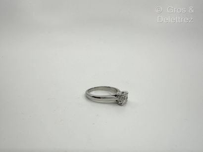 Travail français
Solitaire en or gris 750...