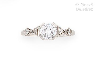Bague solitaire en or gris 750 millièmes...