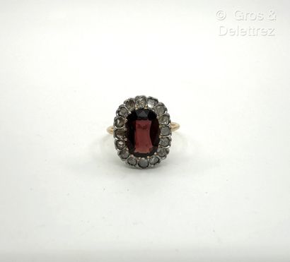 Travail de la fin du XIXe-début du XXe siècle
Bague...