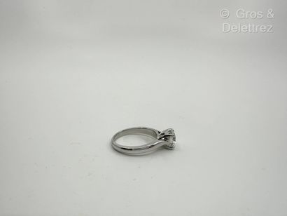 Travail français
Solitaire en or gris 750...