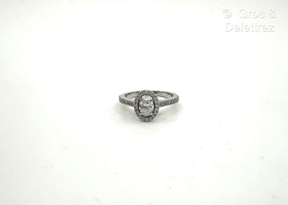 Travail français
Bague solitaire en or gris...