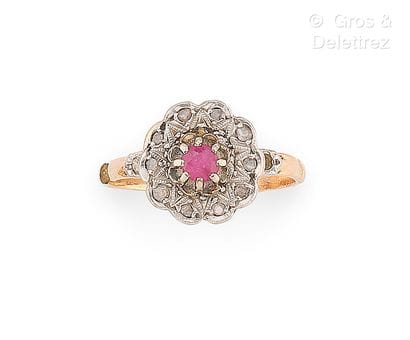 Travail de la fin du XIXe-début du XXe siècle
Bague...