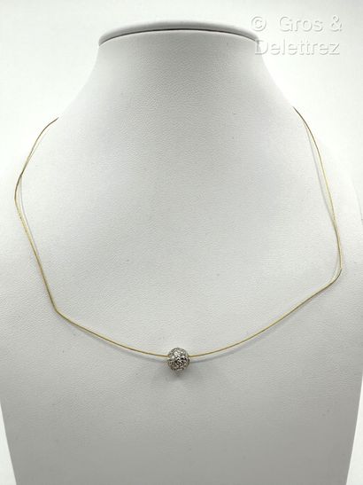 Travail italien
Collier semi-rigide en or...