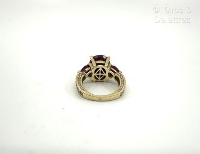 Bague en or jaune 585 millièmes et rubis...