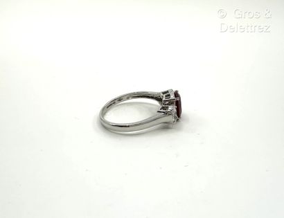 LIGNE VENDÔME
Bague en or gris 750 millièmes...