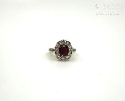 Travail français
Bague pompadour en or jaune,...