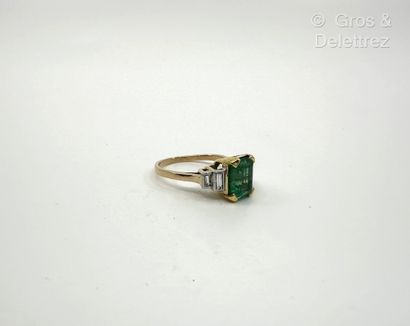 Bague en or jaune 750 millièmes, platine...