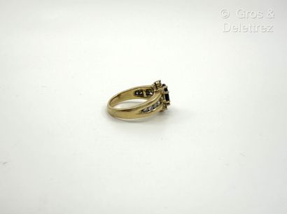 Bague « Fleur » en or jaune 750 millièmes...