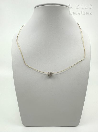 Travail italien
Collier semi-rigide en or...