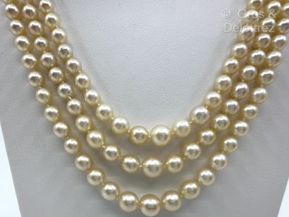 Collier de trois rangs de perles de culture...