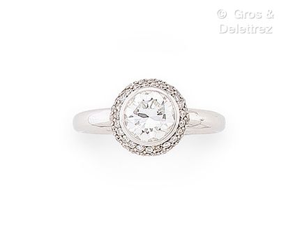 Bague à chaton circulaire en or gris 750...