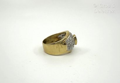 Travail italien
Bague dôme bandeau en or...