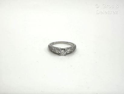 WASKOLL
Bague solitaire en or gris 750 millièmes...