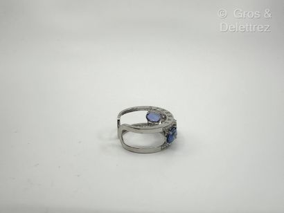 Bague bandeau ouverte en or gris 750 millièmes,...