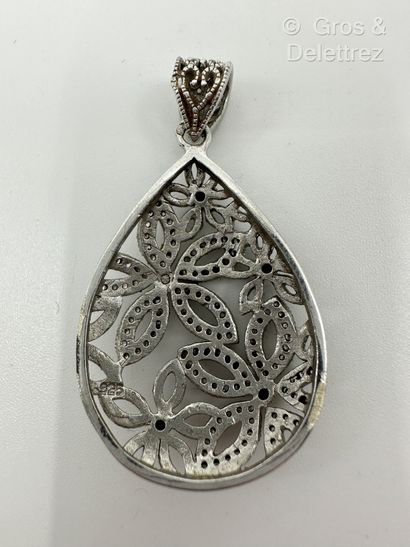 Pendentif piriforme « Feuillages » ajouré...