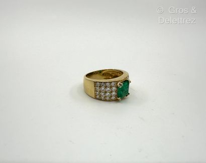 Travail italien
Bague bandeau en or jaune...