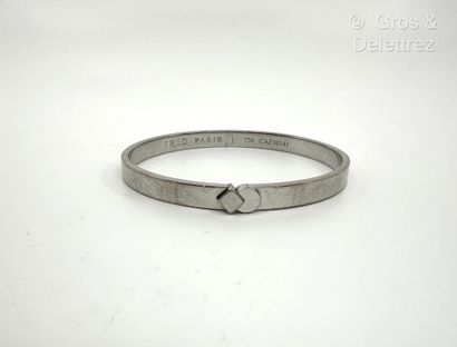 FRED
Bracelet jonc plat rigide ouvrant en...