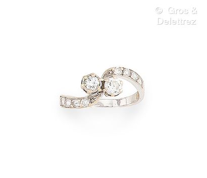 Travail français
Bague « Toi et Moi » à volutes...