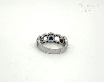 Travail français
Bague jonc ajourée en or...
