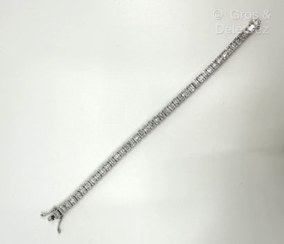 Bracelet ligne en or gris 750 millièmes à...