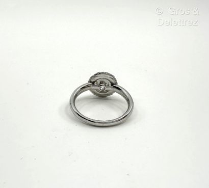 Bague à chaton circulaire en or gris 750...