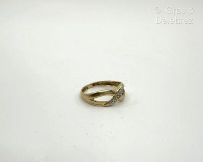 Bague jonc croisé en or jaune et or gris...