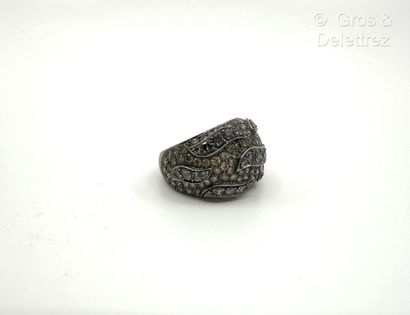 Travail français
Bague bandeau en or noirci...