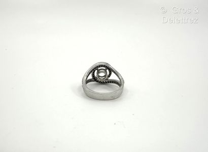 Travail français
Monture de bague en or gris...