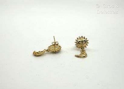 Paire de pendants d’oreilles « Soleil et...