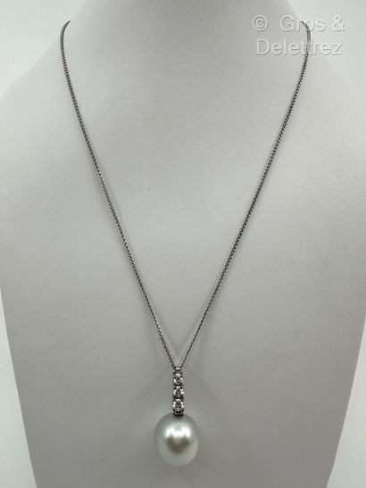 Collier en or gris 750 millièmes à fine maille...