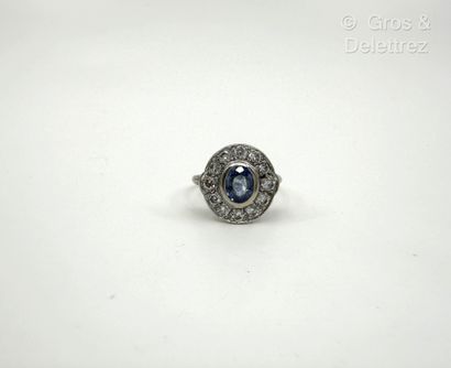Bague pompadour en or gris 750 millièmes...