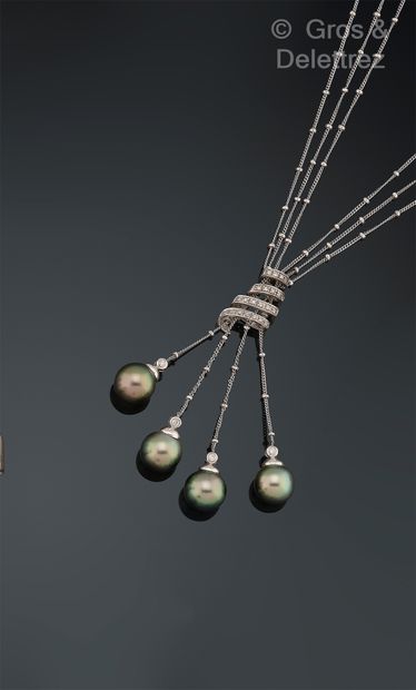 Collier « Pompon » en or gris 375 millièmes...
