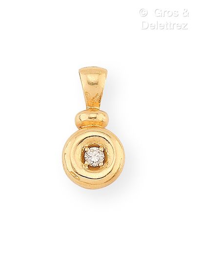 Pendentif en or jaune 750 millièmes et diamant...