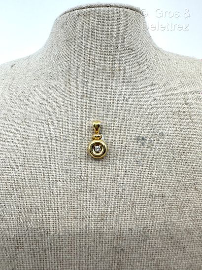 Pendentif en or jaune 750 millièmes et diamant...