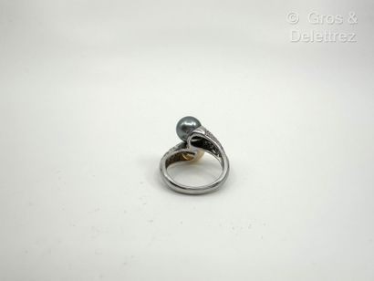 Bague « Toi et Moi » croisée en or gris 750...