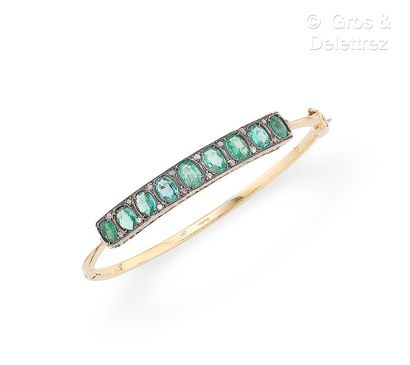Bracelet jonc rigide ouvrant en or jaune...