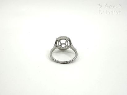 Travail français
Monture de bague en or gris...