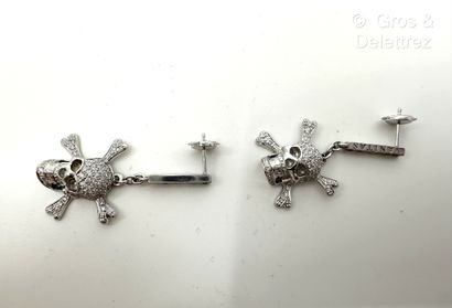 VANITAS, Travail italien
Paire de pendants...