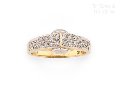 Bague ogivale en or jaune et or gris 750...