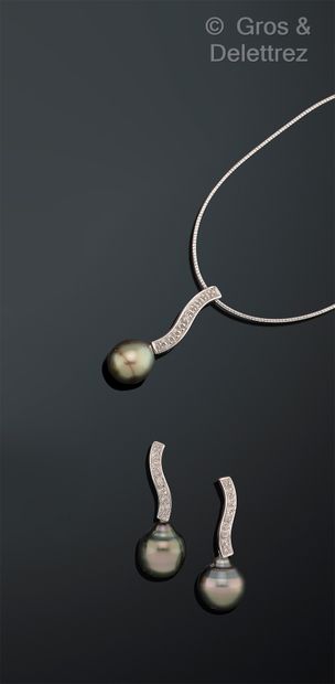 Travail italien
Demi-parure « Lignes sinueuses...