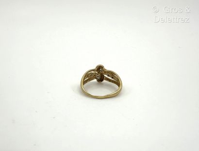 Bague « Volutes » en or jaune et or gris...