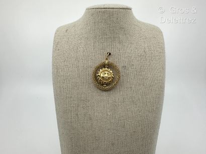 Travail italien
Pendentif « Soleil » pivotant...