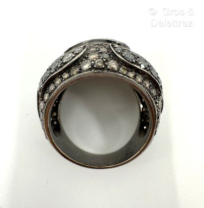 Travail français
Bague bandeau en or noirci...