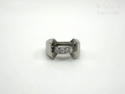 Travail des années 1940
Bague « Pont » en...