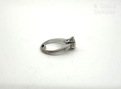 Travail français
Solitaire en or gris 750...