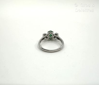 LIGNE VENDÔME
Bague en or gris 750 millièmes...