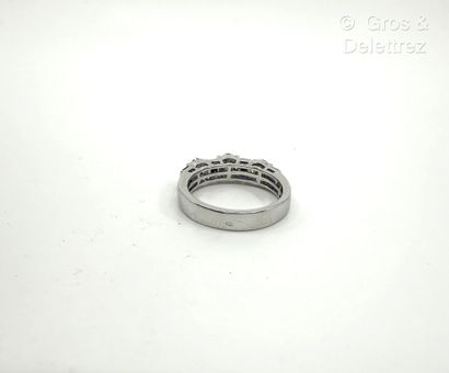 LIGNE VENDÔME
Bague rivière en or gris 750...