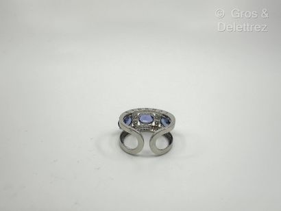 Bague bandeau ouverte en or gris 750 millièmes,...