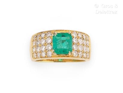 Travail italien
Bague bandeau en or jaune...