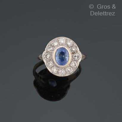 Bague pompadour en or gris 750 millièmes...